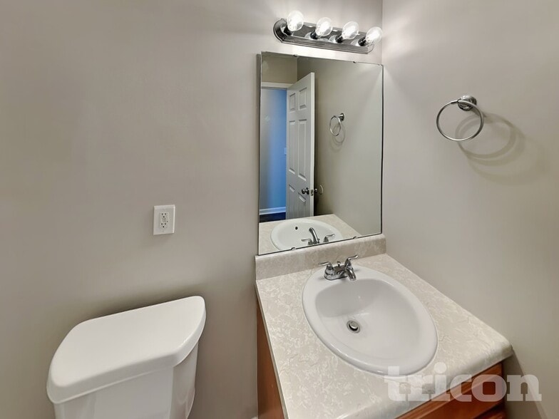 Building Photo - 136 Cherry Laurel Dr