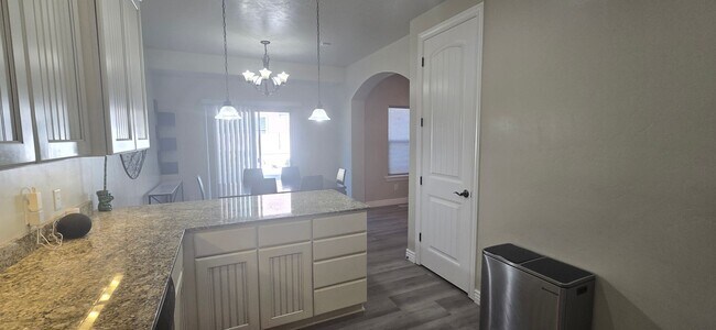 Building Photo - Beautiful 3 Bed 3.5 Bath in Riverton!!