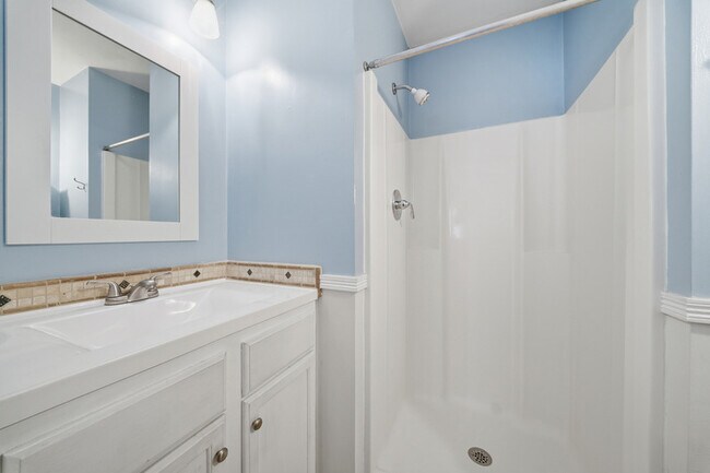 Building Photo - 824 W Ocean View Ave