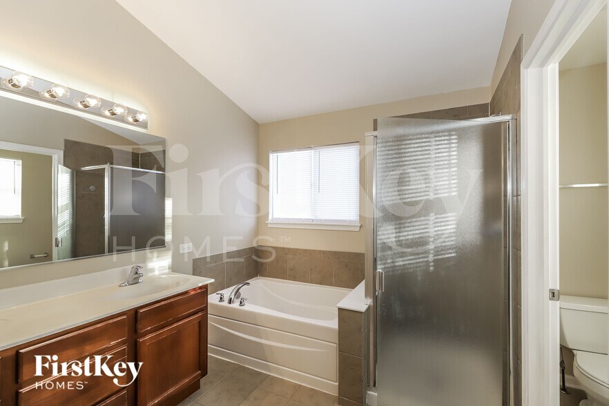 Building Photo - 6641 Ayre Dr