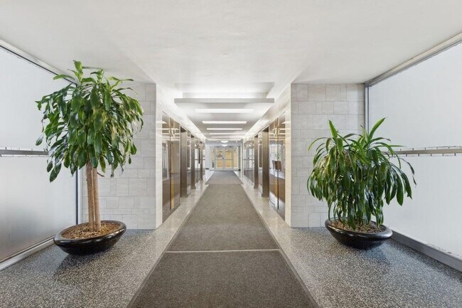 Building Photo - 6040 Boulevard E-3L-3L