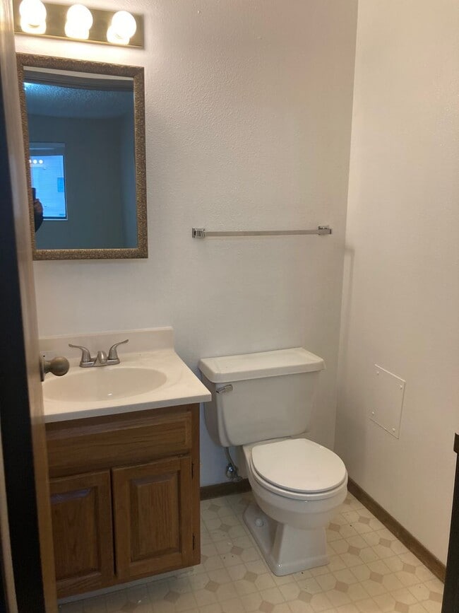 Building Photo - 1727 N Grandview Ln