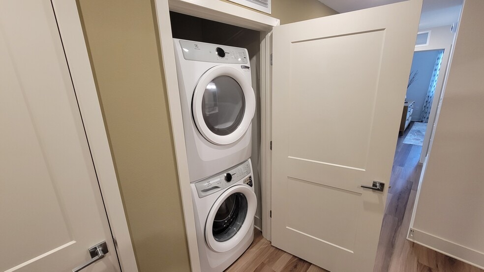 Building Photo - 6840 SW 28th Ter