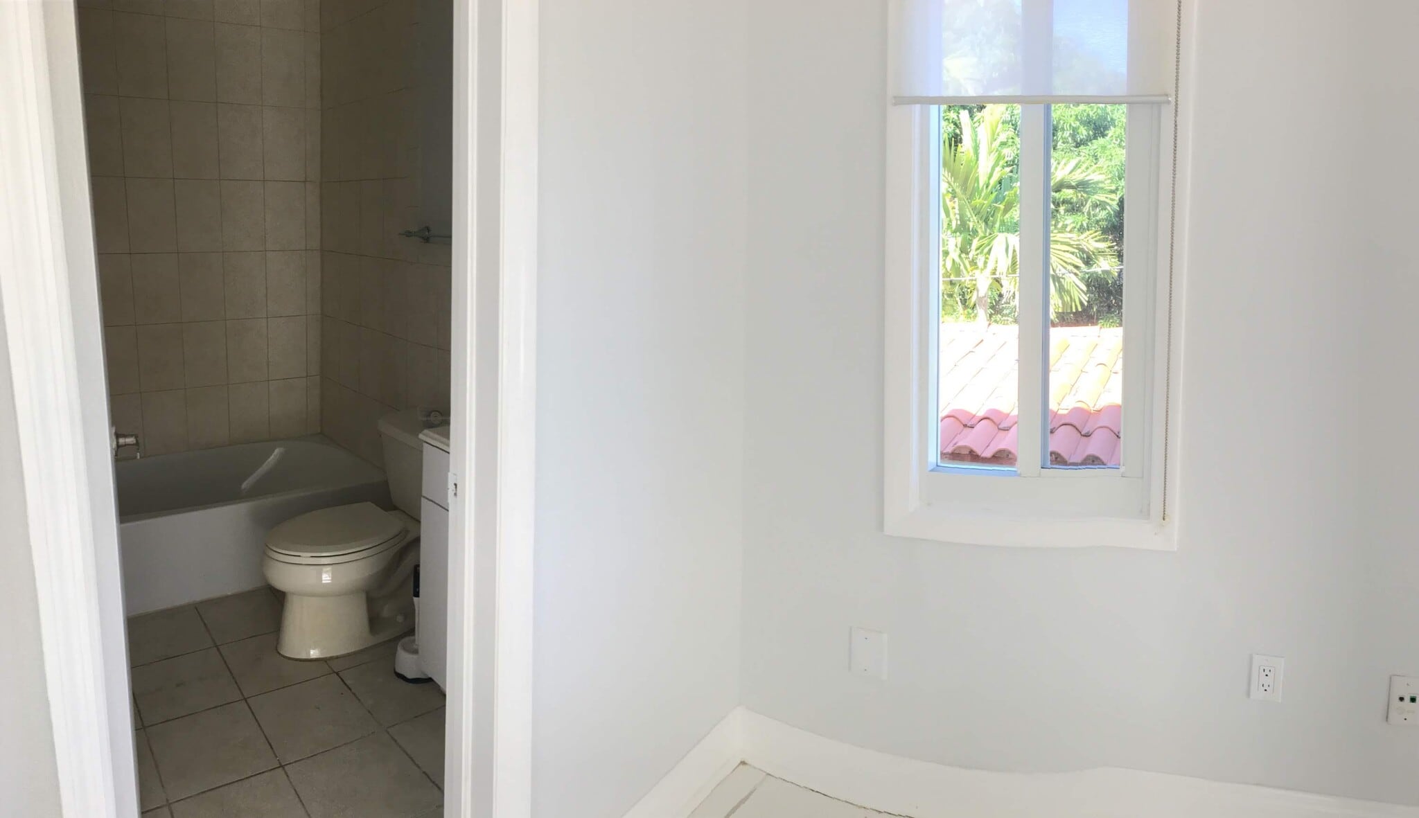 Upstairs bathroon - 641 SW 28th Rd