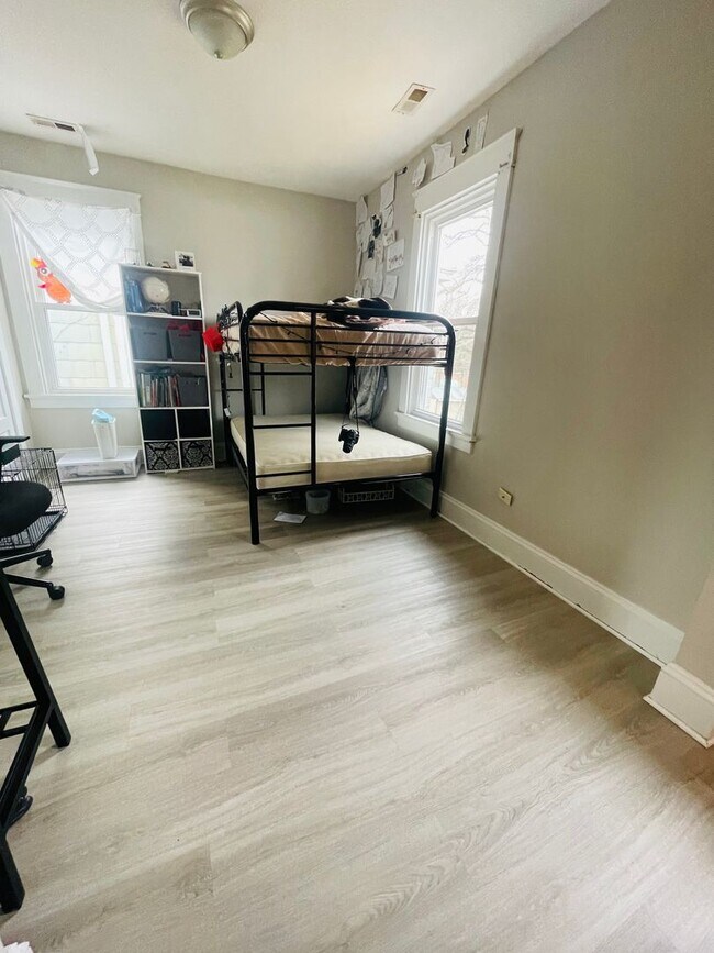 Building Photo - Beautifully Renovated 3bdrm/1.5bth Home Located in Richmond's North-side!