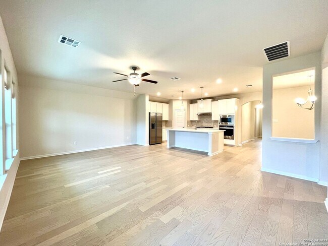 Building Photo - Hill Country Retreat