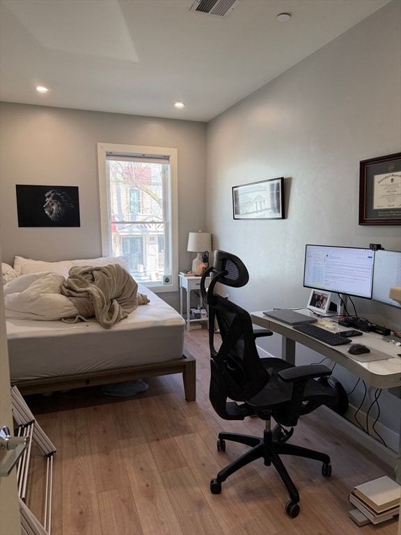 Building Photo - 415 E 7th St