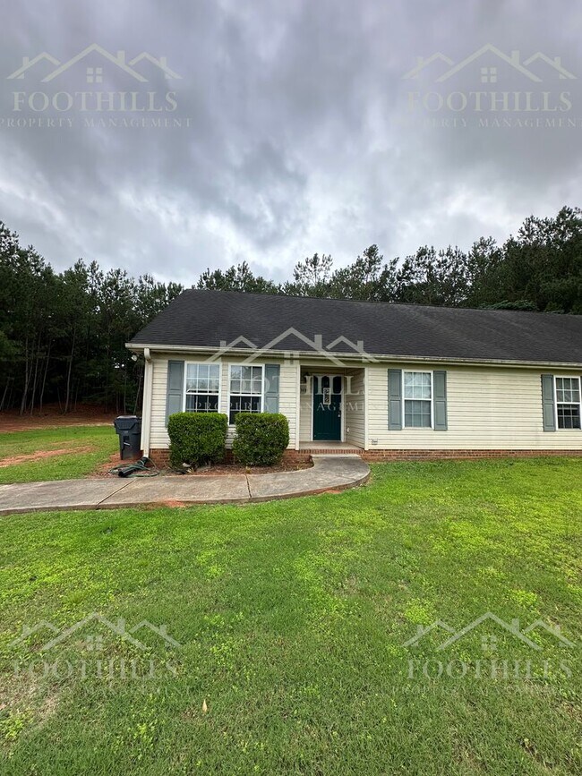 Building Photo - 1419 Oak Hill Dr
