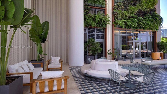 Building Photo - 801 S Miami Ave