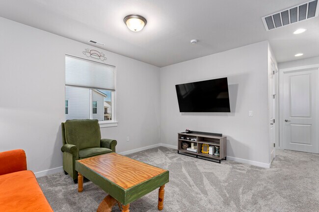 Building Photo - 6533 Lupine Ln