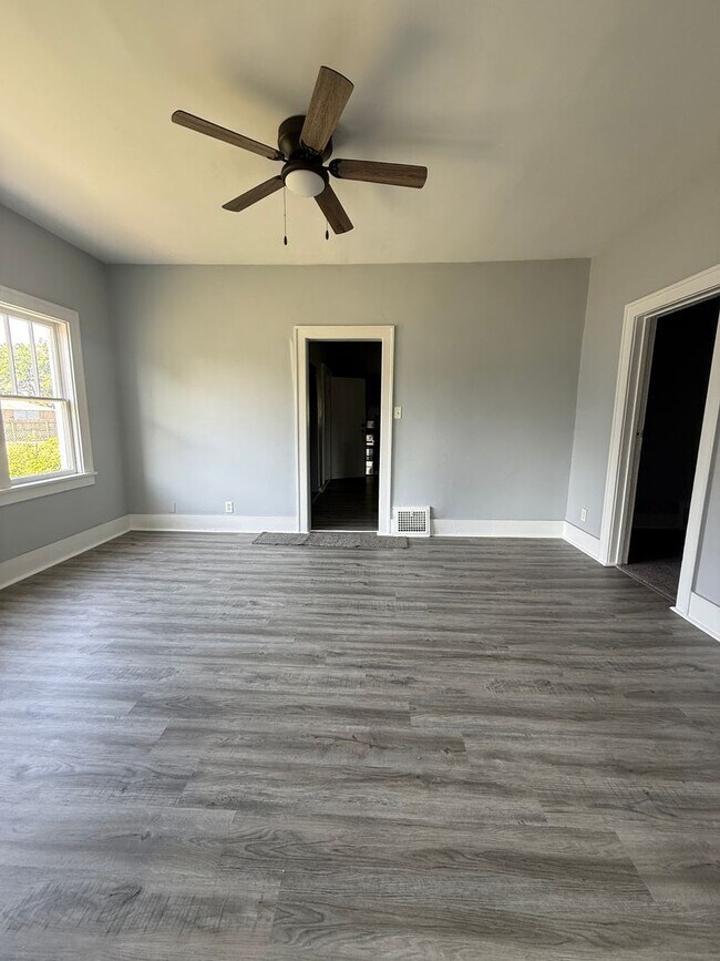Building Photo - Beautiful 4/2 Home
