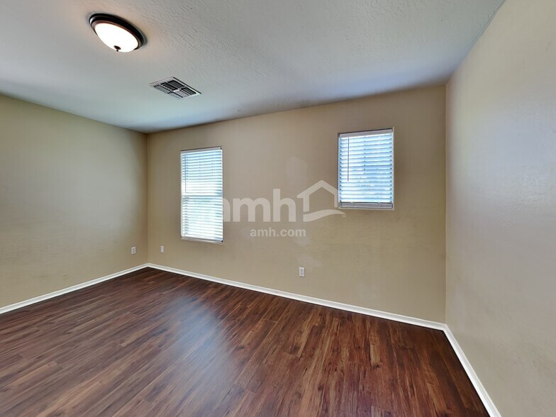 Building Photo - 7006 W Irwin Ave