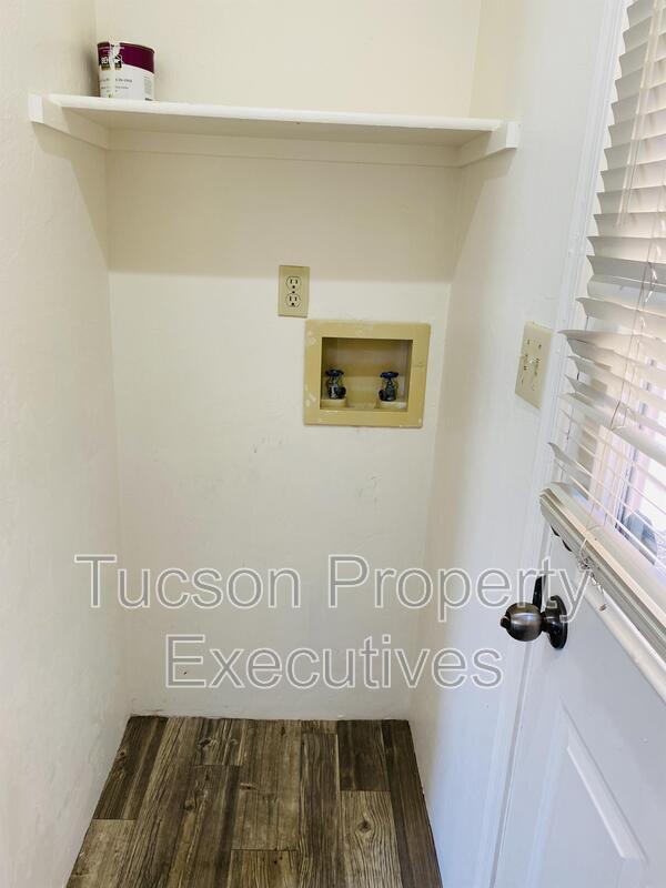 Building Photo - 3319 E Presidio Rd