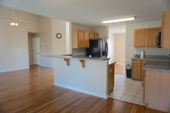 Building Photo - 3 BED | 2.5 BATH | POOLER
