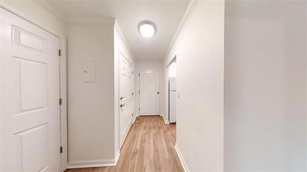 Building Photo - 300 Johnson Ferry Rd