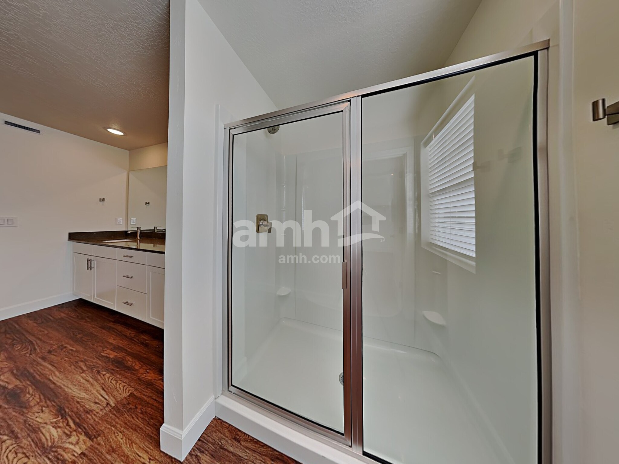 Building Photo - 259 N Dry Crk Rd