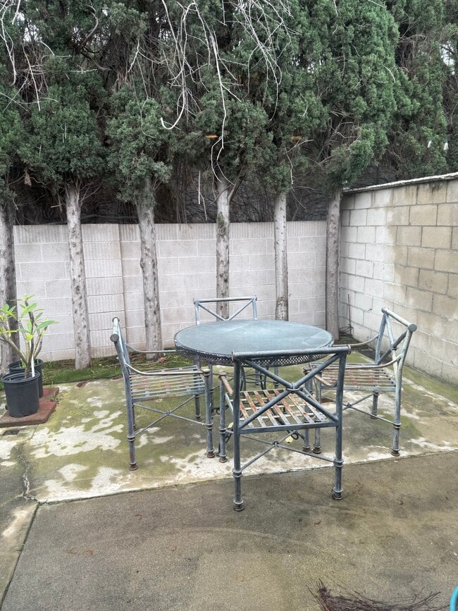 Building Photo - 2008 E Stearns Ave