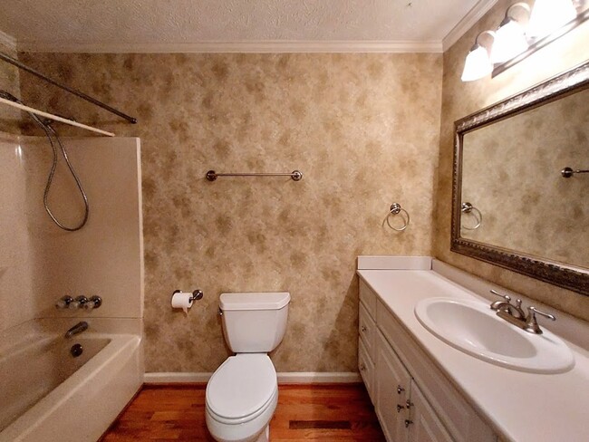 Building Photo - 3 Bedroom Brick Home