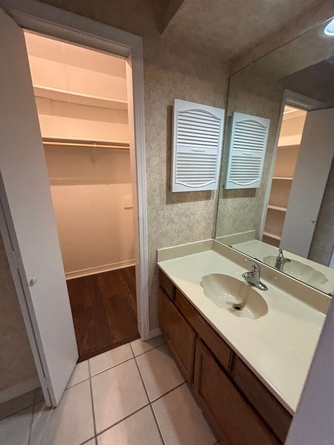 Building Photo - 9503 Balsa Dr