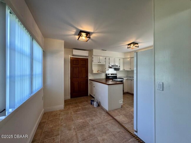 Building Photo - 543 Jacobsen Ave