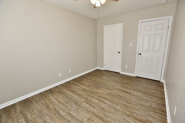 Building Photo - Updated End-Unit Brick Townhome Ready NOW!...