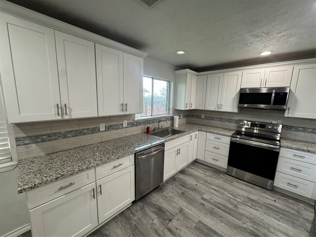 Building Photo - 3227 Fernrock Dr