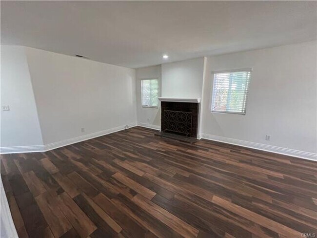 Building Photo - Beautifully Maintained Home