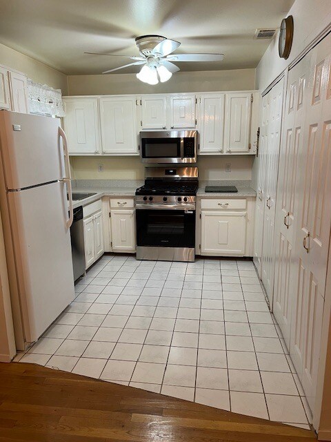 Building Photo - 182 Storm Dr