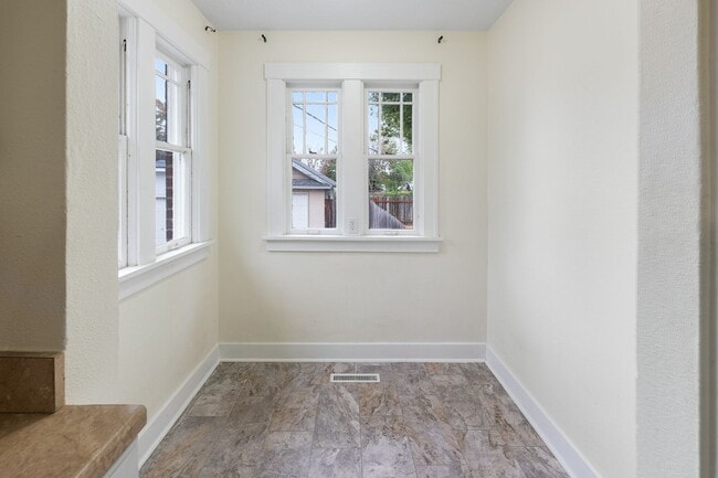 Building Photo - 2011 E Mission Ave