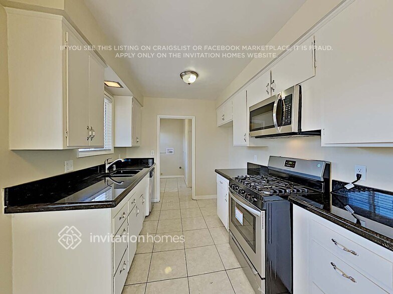 Building Photo - 9256 Swinton Ave