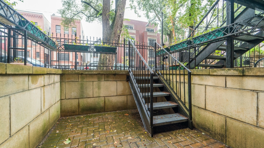 Building Photo - 944 W Montana St