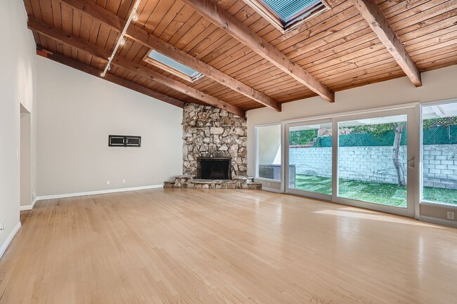 Building Photo - 3766 Willowcrest Ave