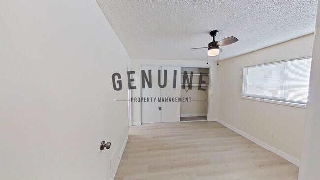 Building Photo - Cameo Ln Four-Plex