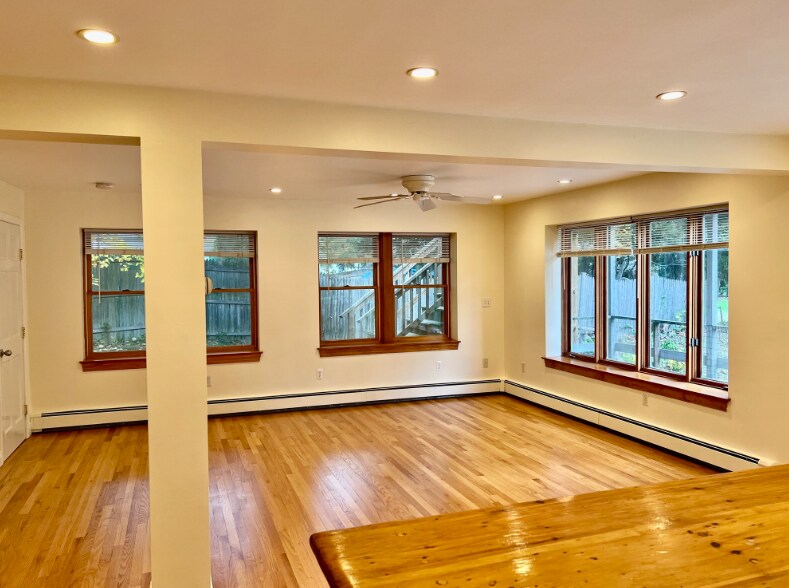 Building Photo - 46 Auburndale Ave