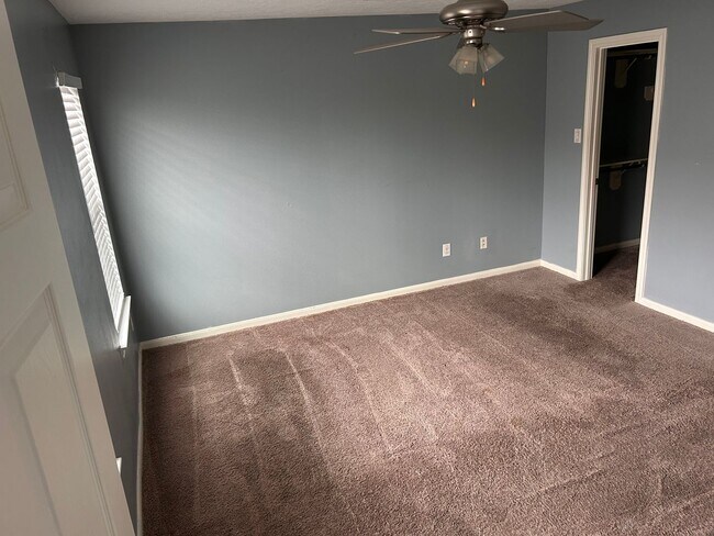 Building Photo - Style, Comfort & Location—The Perfect Hous...