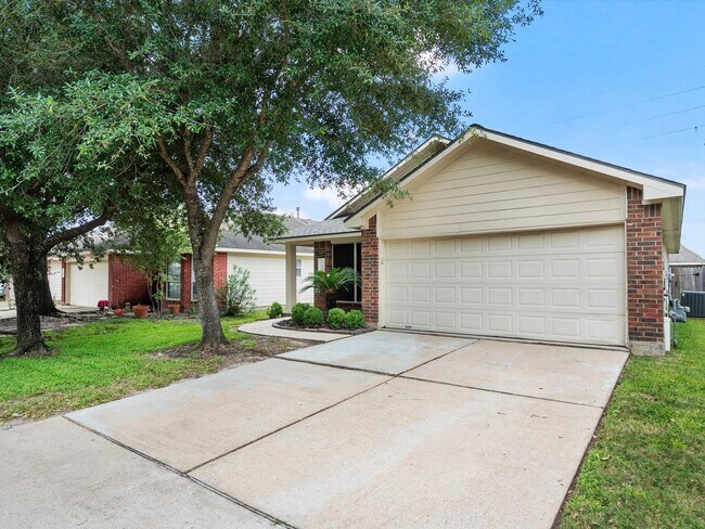 Building Photo - 21639 Falvel Lake Dr