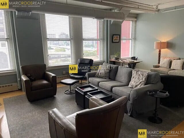 Building Photo - 210 South St