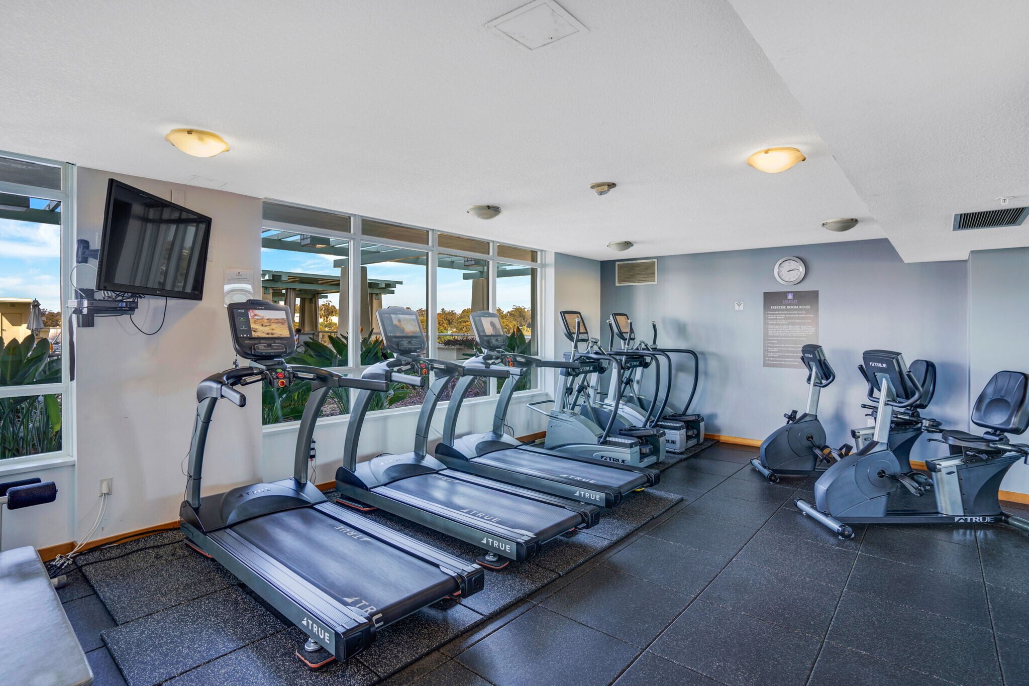 Building Photo - 850 Beech St