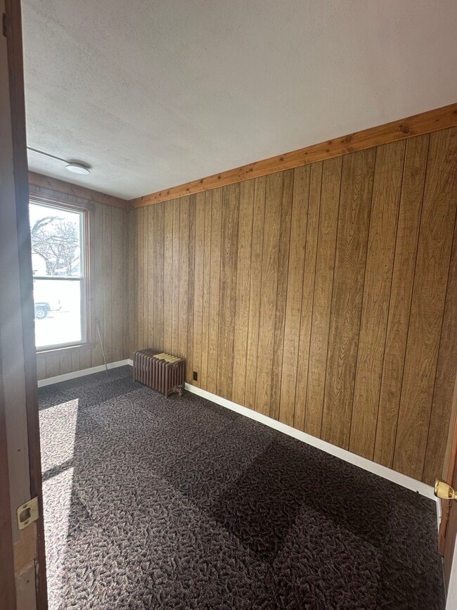 Building Photo - 409 Cedar St