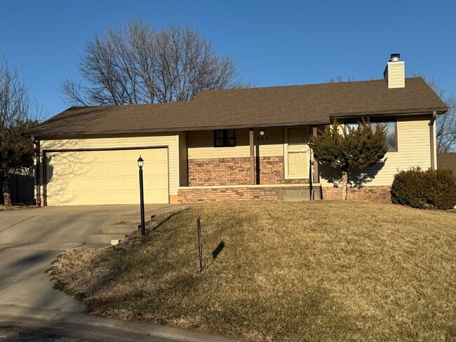 Building Photo - "Charming 2-Bedroom Retreat with Ample Space in Wichita's Serene South Willo-Esque Court!"