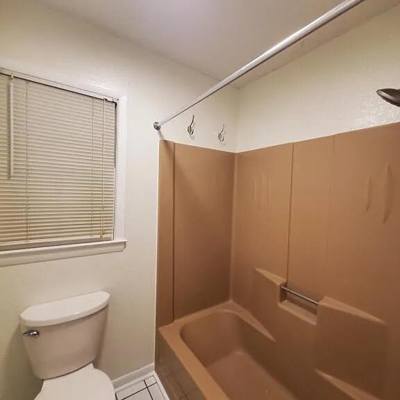 Building Photo - 504 Robin Ln