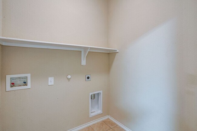 Building Photo - Amazing 4 Bed, 2 Bath in the Highly Desired Villages-Eagle Mountain- 76179- Eagle Mountain/Sagina...