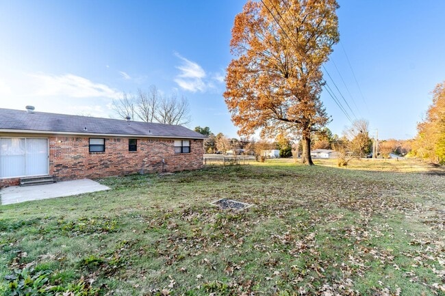 Building Photo - * Move-In Special * Charming 3 Bed / 1.5 Bath Home in Greenwood (1 Acre Lot)