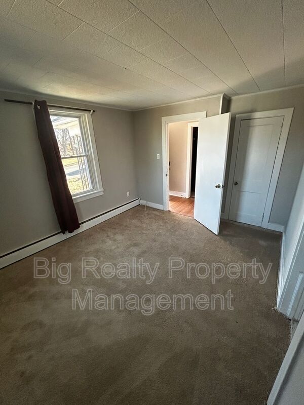 Building Photo - 10 Boraten Rd