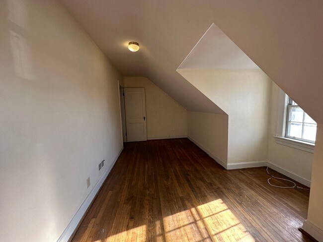 Building Photo - 314 Langhorne Ln