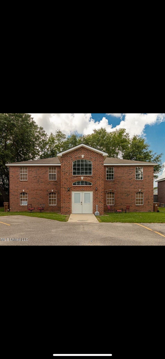 Building Photo - 18043 Old Hwy 49