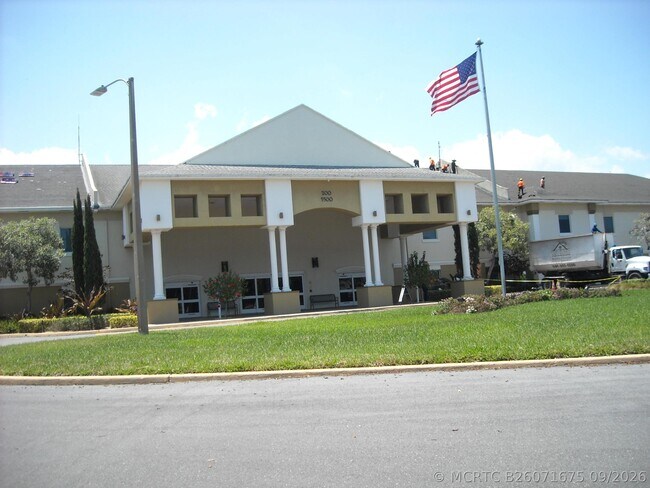 Building Photo - 144 Windsor G