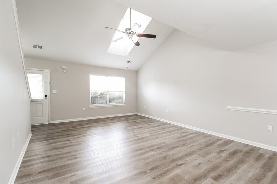 Building Photo - 814 Oakshire Cir