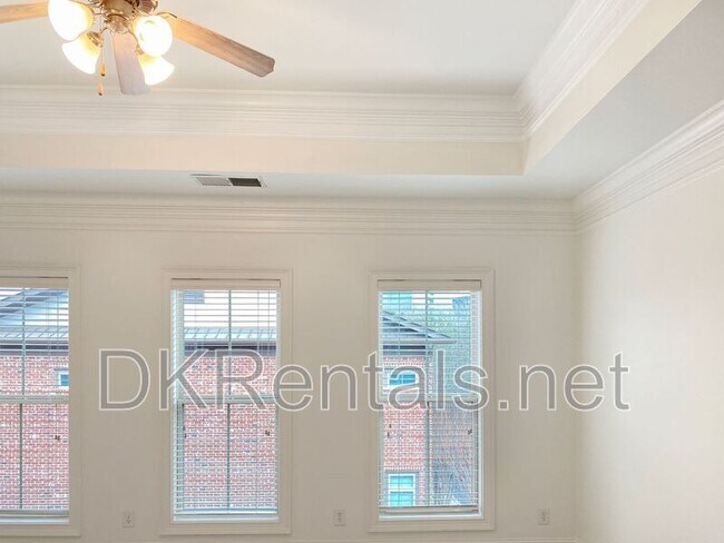 Building Photo - 2838 Crescent Park Ln