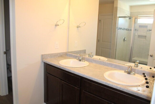 Building Photo - 119 Roswell Dr W